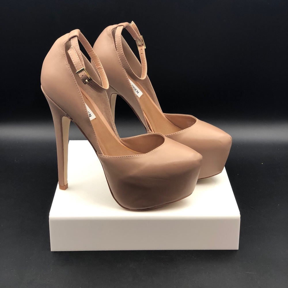 Platform strappy Steve Madden!